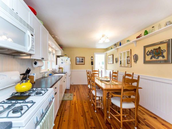 Cape Cod Home 994638