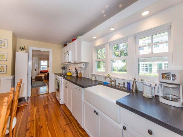 Cape Cod Home 994638