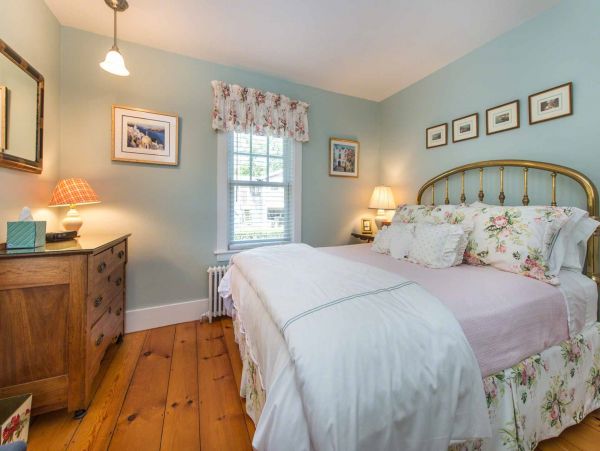 Cape Cod Home 994638