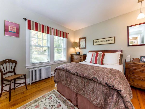 Cape Cod Home 994638