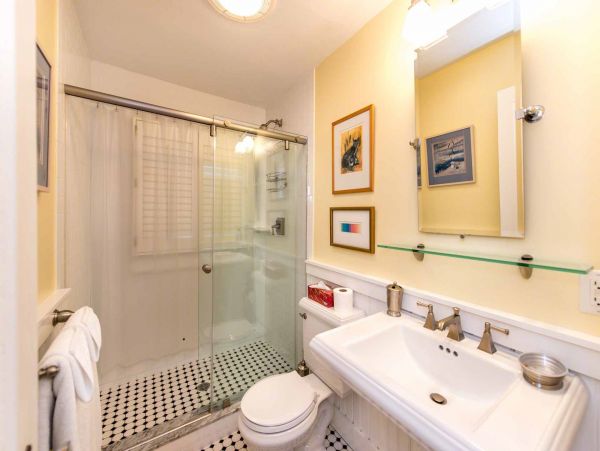 Cape Cod Home 994638
