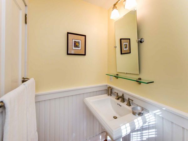 Cape Cod Home 994638