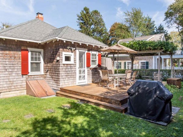 Cape Cod Home 994638