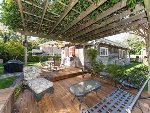 Cape Cod Home 994638