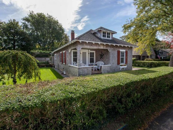 Cape Cod Home 994638