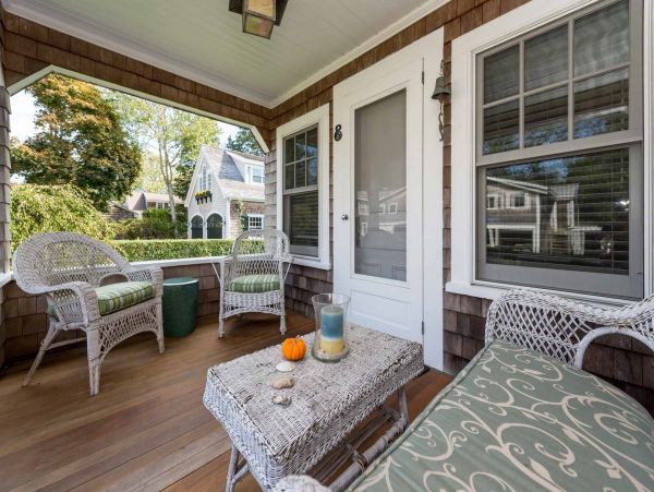 Cape Cod Home 994638