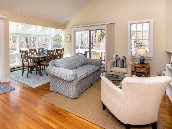 Cape Cod Home 994640
