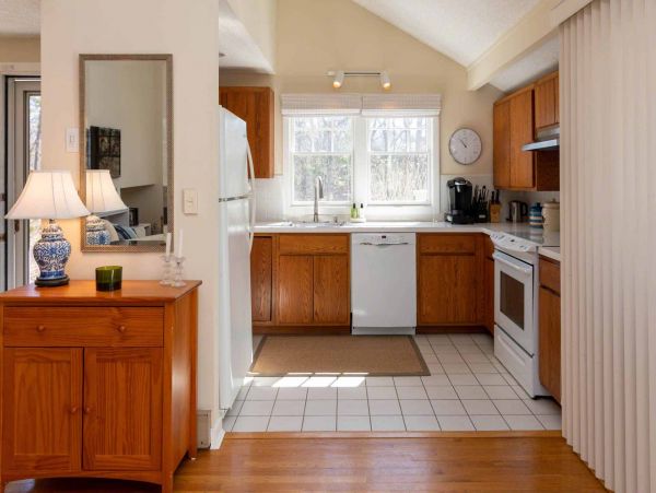 Cape Cod Home 994640