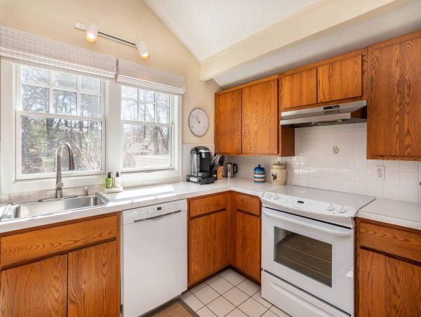 Cape Cod Home 994640