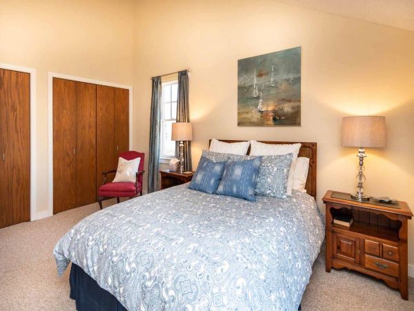 Cape Cod Home 994640
