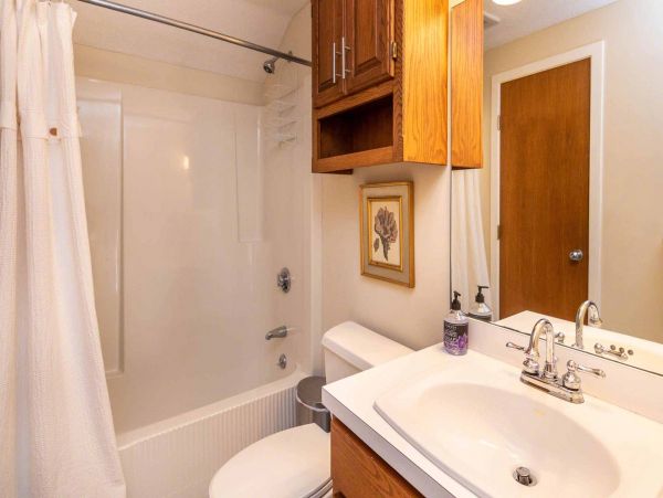Cape Cod Home 994640