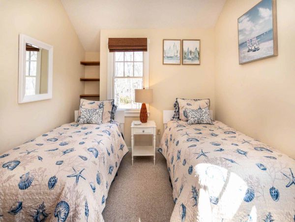 Cape Cod Home 994640