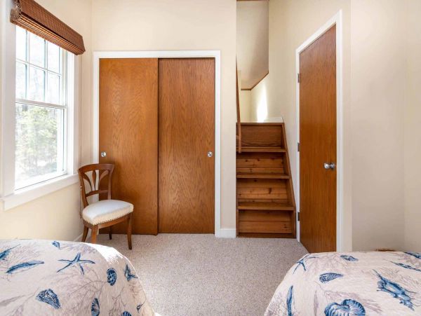Cape Cod Home 994640
