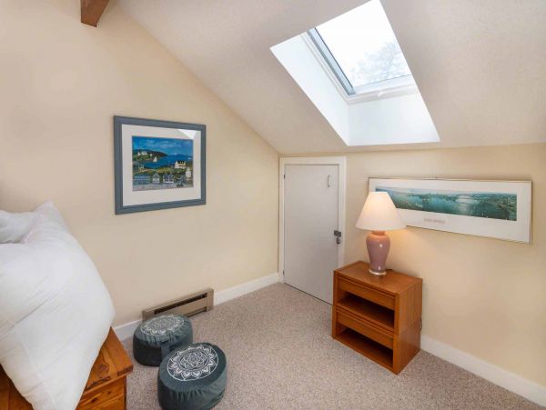 Cape Cod Home 994640