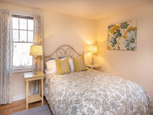 Cape Cod Home 994640