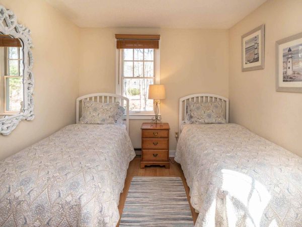 Cape Cod Home 994640