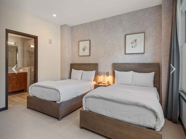 Luxury Lionshead Accommodations short walk to lift