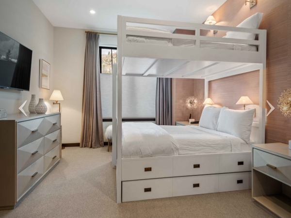 Luxury Lionshead Accommodations short walk to lift