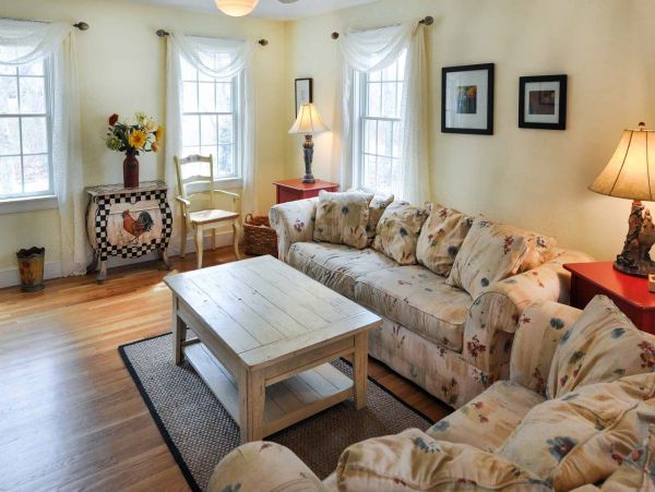 Cape Cod Home 994642