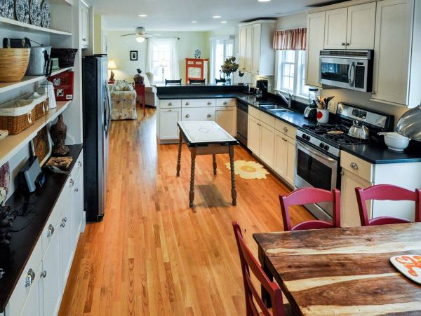 Cape Cod Home 994642