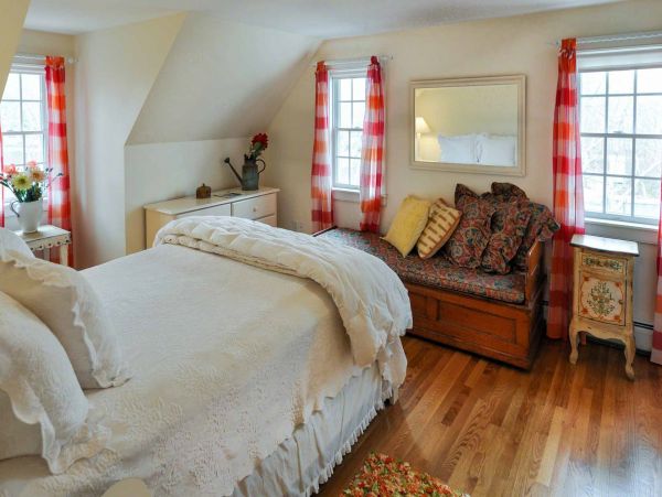 Cape Cod Home 994642