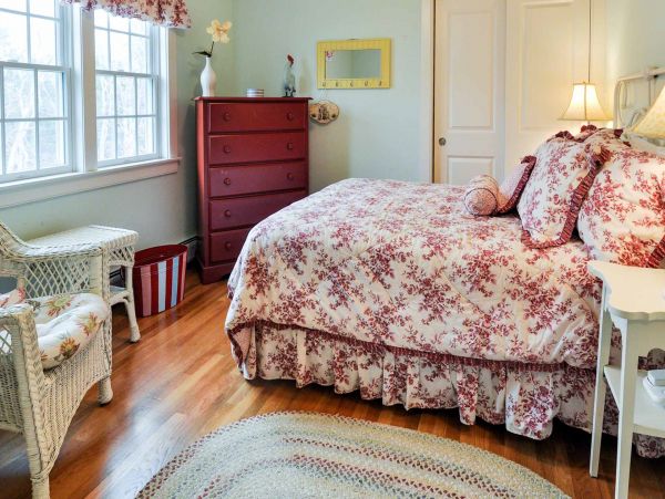 Cape Cod Home 994642