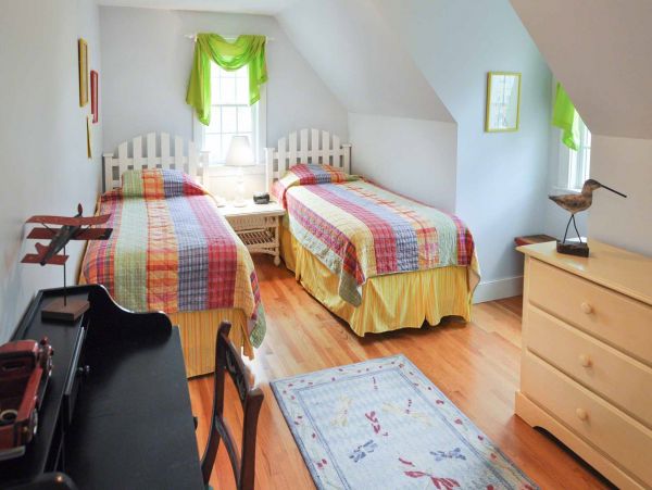 Cape Cod Home 994642