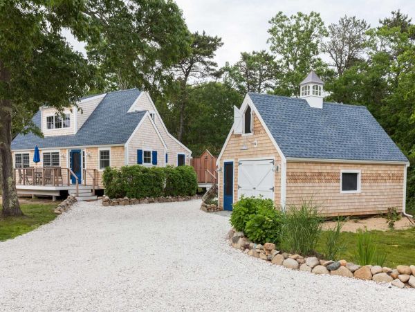 Cape Cod Home 994643