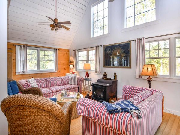 Cape Cod Home 994643