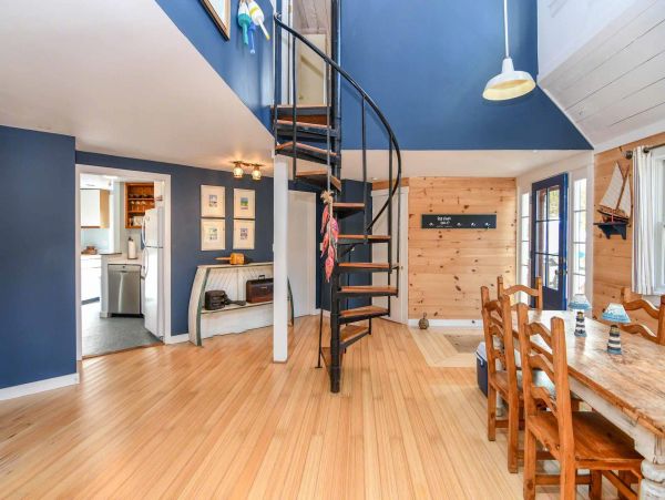 Cape Cod Home 994643