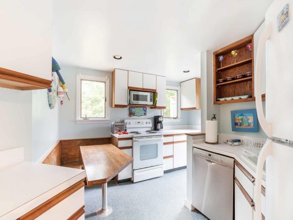 Cape Cod Home 994643