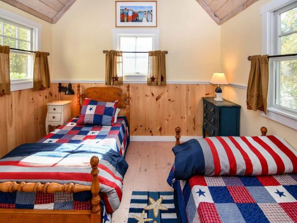 Cape Cod Home 994643