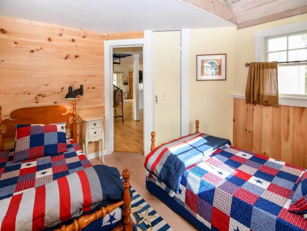Cape Cod Home 994643