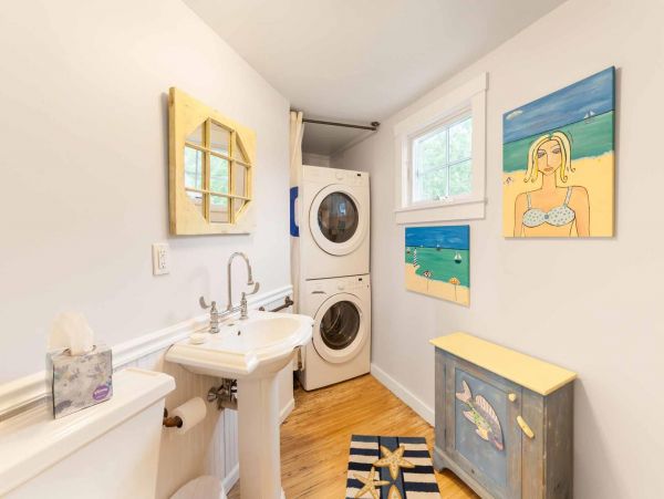 Cape Cod Home 994643