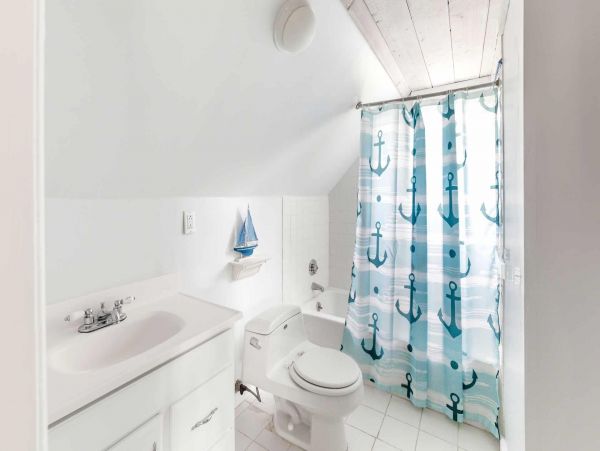 Cape Cod Home 994643