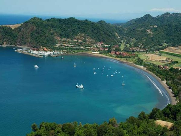 Playa Herradura Vacation Beach Condo Six Bedrooms Sleeps 12