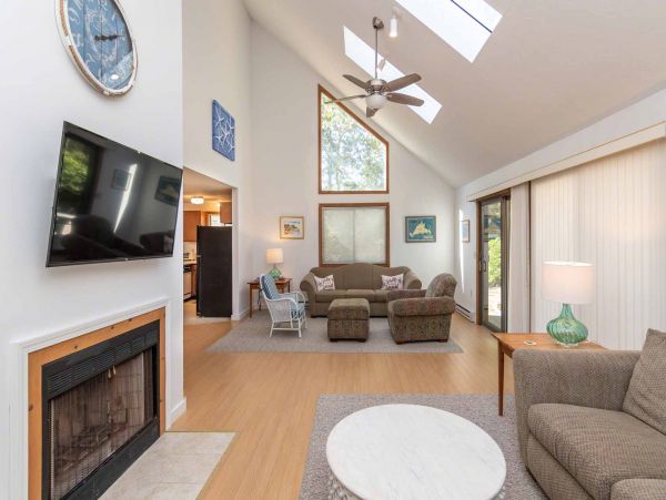 Cape Cod Home 994647