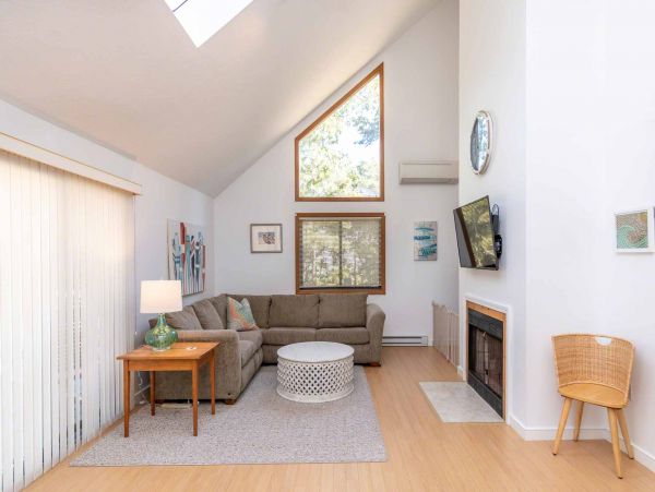 Cape Cod Home 994647