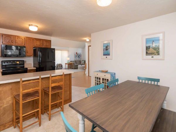 Cape Cod Home 994647