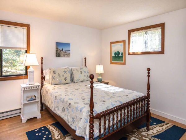 Cape Cod Home 994647