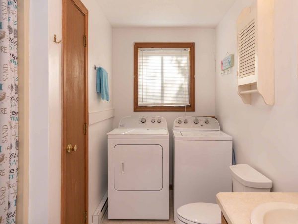 Cape Cod Home 994647