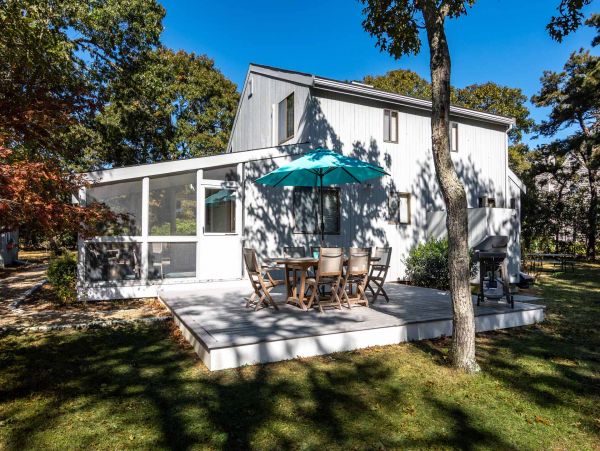 Cape Cod Home 994647