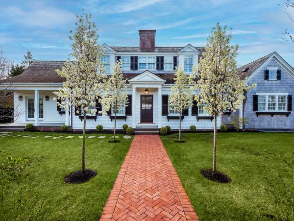 Cape Cod Home 994648