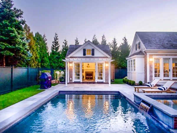 Cape Cod Home 994648