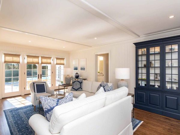 Cape Cod Home 994648
