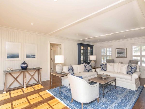 Cape Cod Home 994648