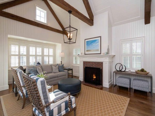 Cape Cod Home 994648