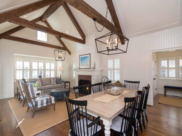 Cape Cod Home 994648