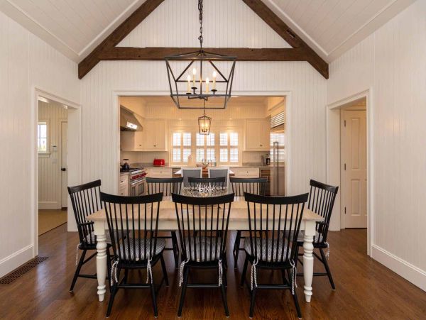 Cape Cod Home 994648