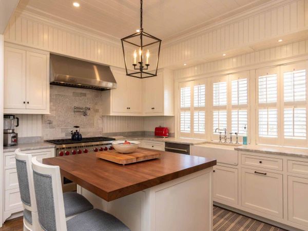 Cape Cod Home 994648
